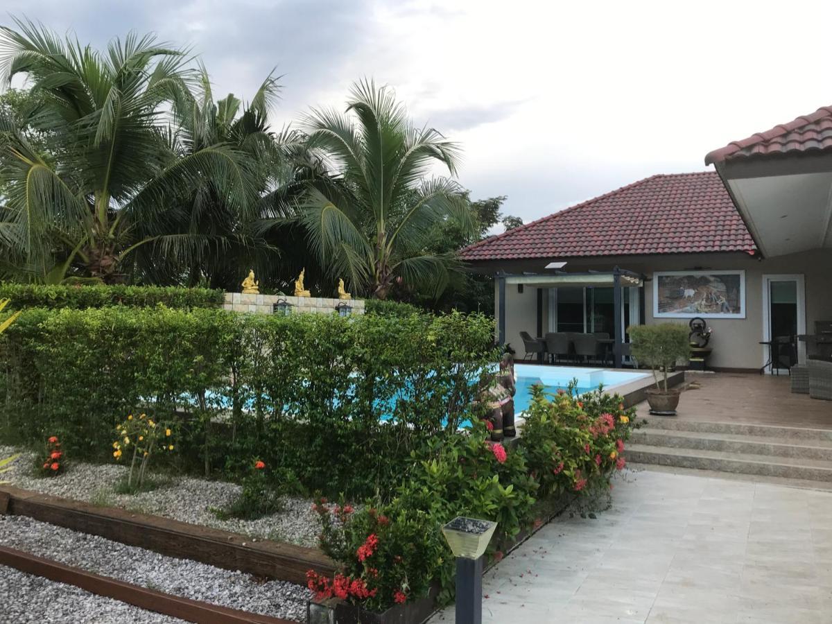Pajaree And Udo'S Happy Homestay 董里 外观 照片